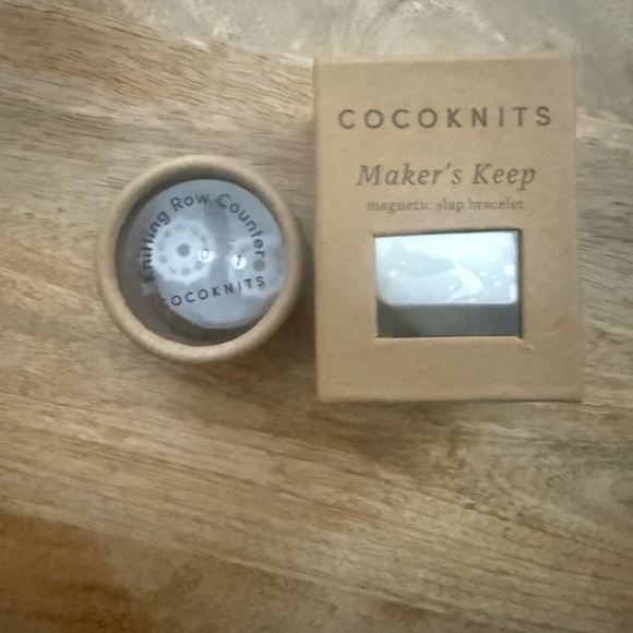 Cocoknits Knitting Row Counter & Makers Keep Magnetic Slap Bracelet (yellow) - Picture 5 of 5